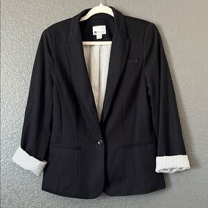 STYLUS Black Blazer with Notched Lapels and Tailored Fit